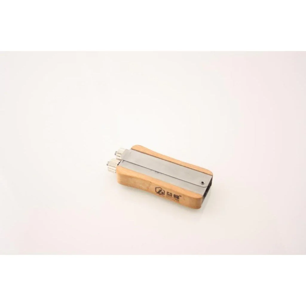 Trådstrammer med trægreb